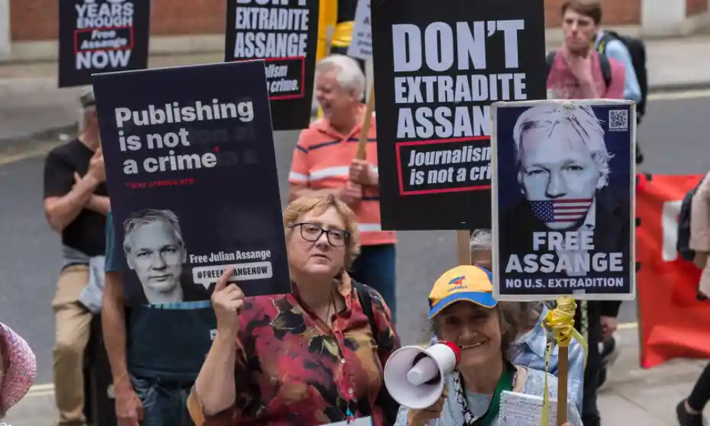 UK home secretary approves Assange extradition to the US -StreetCurrencies